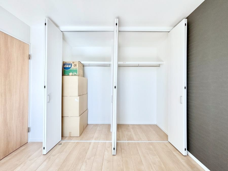 ���[�@�m���̃N���[�[�b�g�B���s��������̂Ō���̈ߗނ�����������܂�܂��B