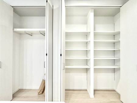 ���̑����ρ@���r���O���[�B�����Ɏ��[������ƕ����W�܂�LDK���X�b�L���Еt�������ł��ˁB  