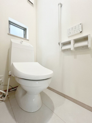 �g�C���@������A�������`Toilet�`�@�������̂��鐅����g�C���̓E�H�V�����b�g�t���ł����g�C���͖����g�킴��𓾂Ȃ����́B����������ۂ������ł��ˁB�g�C����2��������̂Œ��̍��G���ɕ֗��ł��I