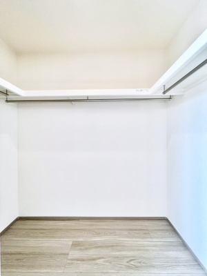 ���̑��@������2-F�������`Walk-in Closet�`�@��������̗m���������Ă��V���ɂȂ�ɂ����E�H�[�N�C���N���[�[�b�g�B�m���ȊO�ɂ��A���i�g��Ȃ��Ɠd��X�[�c�P�[�X�A�X�g�b�N�i�Ȃǉ��ł��Еt����������Ԃł�