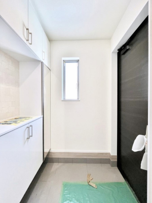 ���ց@������2-C�������`Entrance�`�@�Ƃ̒��ł��q�l���}����ŏ��̏ꏊ�ł��錺�ւ́A�Ƃ̈�ۂ��̂��̂ł��I�L�x�Ȍ��֎��[�ŁA����Y��ɕۂ��Ƃ��o���܂��􌺊ւɂ͂����Ղ���[�̉��ʔ��������I