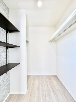 ���̑��@������2-C�������`Walk-in Closet�`�@��������̗m���������Ă��V���ɂȂ�ɂ����E�H�[�N�C���N���[�[�b�g�B�m���ȊO�ɂ��A���i�g��Ȃ��Ɠd��X�[�c�P�[�X�A�X�g�b�N�i�Ȃǉ��ł��Еt����������ԁB