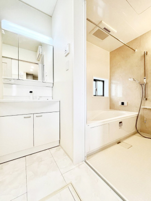 ���̑��@�����`Dressing Room�`�@�Â��Ȃ肪���Ȑ��ʏ�����������ƍ̌��Ɗ��C���\�Ȃ̂ŋC�����悭���g�������܂��B�O�ʋ��^�C�v�̐��ʑ�͋������[�ŎU�炩�肪���Ȑ��ʏ����X�b�L����