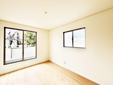 ���̑����ρ@�����`Bed Room�`�@2�ʍ̌����m�ۂ������邢�����́A���ʂ����ǂ��A��ϋ��S�n�̗ǂ���ԂƂȂ��Ă���܂��B�u�₩�ȕ��������ċN���钩�́A���K�����̎n�܂�ɁI���������ʕ����ƂĂ��ǂ��Z�܂���