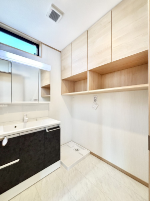 ���ʑ�E���ʏ��@�����`Dressing Room�`�@�Â��Ȃ肪���Ȑ��ʏ�����������ƍ̌��Ɗ��C���\�Ȃ̂ŋC�����悭���g�������܂��B�O�ʋ��^�C�v�̐��ʑ�͋������[�ŎU�炩�肪���Ȑ��ʏ����X�b�L����