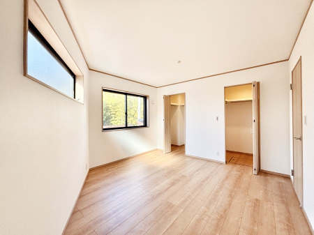 ���̑����ρ@�����`Bed Room�`�@2�ʍ̌����m�ۂ������邢�����́A���ʂ����ǂ��A��ϋ��S�n�̗ǂ���ԂƂȂ��Ă���܂��B�u�₩�ȕ��������ċN���钩�́A���K�����̎n�܂�ɁI���������ʕ����ƂĂ��ǂ��Z�܂���