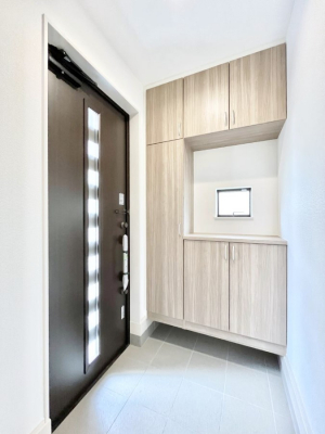 ���ց@�����`Entrance�`�@�Ƃ̒��ł��q�l���}����ŏ��̏ꏊ�ł��錺�ւ́A�Ƃ̈�ۂ��̂��̂ł��I�L�x�Ȍ��֎��[�ŁA����Y��ɕۂ��Ƃ��o���܂��􌺊ւɂ͂����Ղ���[�̉��ʔ��������I