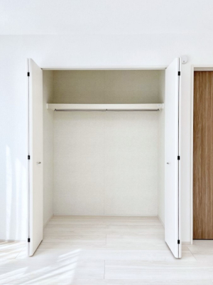 ���[�@�����`Closet�`�@�ǖʃN���[�[�b�g������΃^���X��u���K�v���Ȃ��A�o������̂Ȃ��X�b�L����Ԃ��ێ��ł��܂��B����ꂽ�X�y�[�X��L���Ɋ��p�ł������B�G�߂̈ߗނ��̕i�Ȃǂ����Ղ���[�o���܂��ˁ�