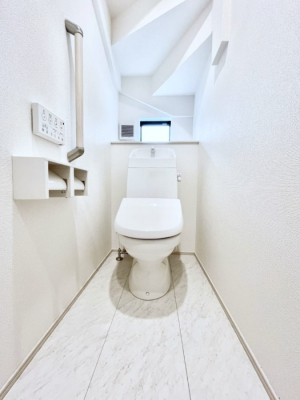 �g�C���@�����`Toilet�`�@�Y��E�X�b�L���E���K�ȃE�H�V�����b�g�t�g�C���ł��낰���Ԃł��B1�A2�K���Ƀg�C���X�y�[�X�I�̌������薾�邭�A���K��ԂƂȂ��Ă���܂��������g���ꏊ�����炱���̔z���ł��I