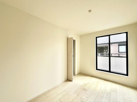 ���̑����ρ@������B�������`Bed Room�`�@�}���V�����ƈႢ�������������̂��ˌ��Ẵ����b�g�ł��B���Ƒ������������ƂŎ苷�Ɋ����Ă����Z�܂����ˌ��Ăł͊e�����v���C�o�V�[��ۂ��Ƃ��ł��܂��B