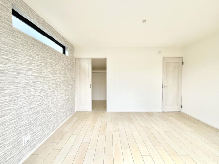 �Q���@������B�������`Bed Room�`�@�u��������������l�v�Ƃ��v�w�ł�����肭�낰��Q���B�����̉Ǝ��₨�d���ɔ�ꂽ���̓t�J�t�J�̃x�b�g�Ŗ�����Ă��������B�e���r��{�I�������Ă����K�ȍL����������