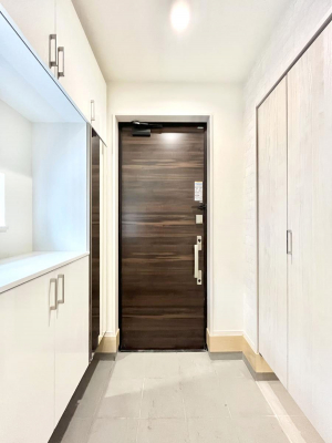 ���ց@������B�������`Entrance�`�@�Ƃ̒��ł��q�l���}����ŏ��̏ꏊ�ł��錺�ւ́A�Ƃ̈�ۂ��̂��̂ł��I�L�x�Ȍ��֎��[�ŁA����Y��ɕۂ��Ƃ��o���܂��􌺊ւɂ͂����Ղ���[�̉��ʔ��������I