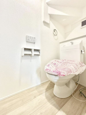 �g�C���@�g�C����1�K��2�K���ꂼ��ɔz�u����Ă��ĂƂĂ��֗��ł��B 