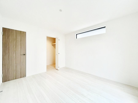 �Q���@�������P�������`Bed Room�`�@�u��������������l�v�Ƃ��v�w�ł�����肭�낰��Q���B�����̉Ǝ��₨�d���ɔ�ꂽ���̓t�J�t�J�̃x�b�g�Ŗ�����Ă��������B�{�I�������Ă����K�ȍL����������