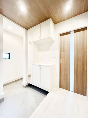 ���ց@�������P�������`Entrance�`�@�Ƃ̒��ł��q�l���}����ŏ��̏ꏊ�ł��錺�ւ́A�Ƃ̈�ۂ��̂��̂ł��I�L�x�Ȍ��֎��[�ŁA����Y��ɕۂ��Ƃ��o���܂��􌺊ւɂ͂����Ղ���[�̉��ʔ��������I