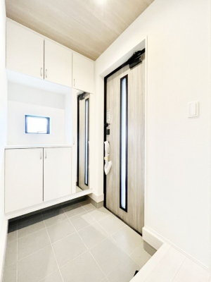 ���ց@�������Q�������`Entrance�`�@���ʔ��~���[�t�Ȃ̂ŁA���o�����O�̐g�����Ȃ݃`�F�b�N�Ɂ����ւ͂��q�l�����o�}�������ԍŏ��̏ꏊ�A�A���Ă��鎞�ɓ���ŏ��̏ꏊ�B����ȏꏊ�����炱���A���ǂ���ԂɁ�