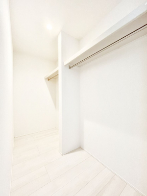 ���̑��@�������Q�������`Walk-in Closet�`�@��������̗m���������Ă��V���ɂȂ�ɂ����E�H�[�N�C���N���[�[�b�g�B�m���ȊO�ɂ��A���i�g��Ȃ��Ɠd��X�[�c�P�[�X�A�X�g�b�N�i�Ȃǉ��ł��Еt����������Ԃł��B