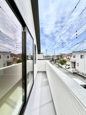 �o���R�j�[�@������A�������`Balcony�`  �o���R�j�[�͉������z���������݁A���z�c����󕨂��C�����悭�������Ƃ��ł��܂��B�g���₷���J���I�ȃo���R�j�[�ł����z�����������Ղ�~�蒍���A�o���R�j�[�t���Z�܂��B  