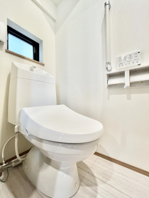 �g�C���@�g�C����1�K��2�K���ꂼ��ɔz�u����Ă��ĂƂĂ��֗��ł��B