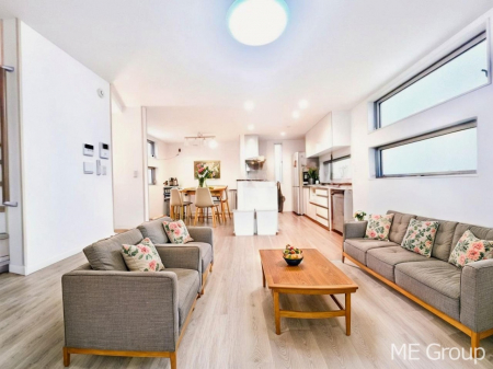 ���r���O�@�����`Living�`�@�O���̗��Ȃ��V���v���ł�������LDK�B�傫�ȑ�������������������ނ̂Ŏ��������邭�A�Ƒ��̌e���̏�Ƃ��ăs�b�^���ł��B�J�����Ɠ�������̗ǂ��𐥔񂲗����������I�@���Ƌ��CG�ł�