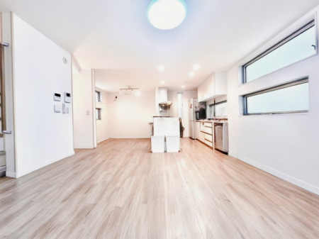 ���r���O�@���邢�z���������A�����̕��͋C�ɖ�������郊�r���O�E�_�C�j���O��CG���H��