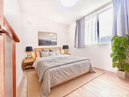 ���̑����ρ@�����`Bed Room�`�@�؂̉����肪�₳�����t���[�����O�͈��炬�������炷�v���C�x�[�g��ԁB����߂̃t���[�����O�ł��̂ŁA�ǎ��Ƃ��}�b�`���A���������X�ɍL�������Ă������ʂ��B���Ƌ��CG�ł�