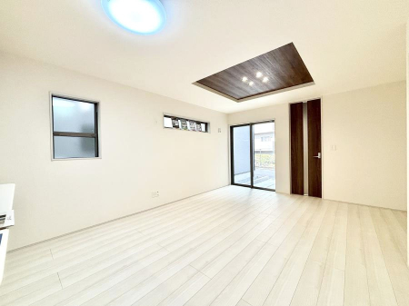 ���r���O�@���邢�z���������A�����̕��͋C�ɖ�������郊�r���O�E�_�C�j���O�B 