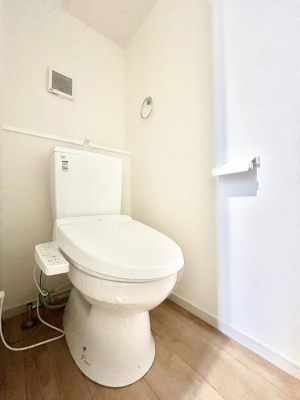 �g�C���@�g�C����1�K��2�K���ꂼ��ɔz�u����Ă��ĂƂĂ��֗��ł��B 