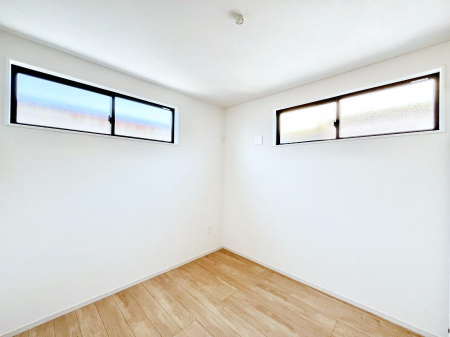 �Q���@�V��߂��ɉ����̑��B�_�炩����������A�i�`�������ŗ������������͋C�̐Q���B