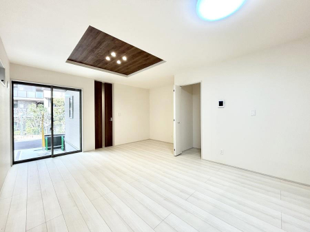 ���̑����ρ@�����`Living�`�@�L���ȗz�������̏ꏊ���Ƃ炵�����B�����邱�̋�Ԃ݂͂�Ȃ̏Ί炪�W���ꏊ�A����Y��A���邱�Ƃ̂Ȃ����킢���Ȃ���b���y���ގ��ԁA��������̎v�����Ԃ���ꏊ�B