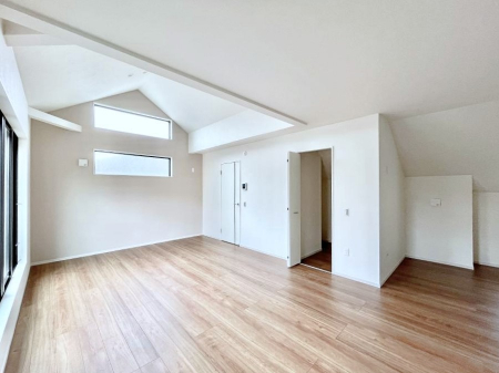 ���r���O�@�Ƒ��c���̎��Ԃ����������Ȃ��났�̃��r���O�_�C�j���O�B   