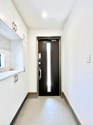 ���ց@������A�������`Entrance�`�@�Ƃ̒��ł��q�l���}����ŏ��̏ꏊ�ł��錺�ւ́A�Ƃ̈�ۂ��̂��̂ł��I�L�x�Ȍ��֎��[�ŁA����Y��ɕۂ��Ƃ��o���܂��􌺊ւɂ͂����Ղ���[�̉��ʔ��������I