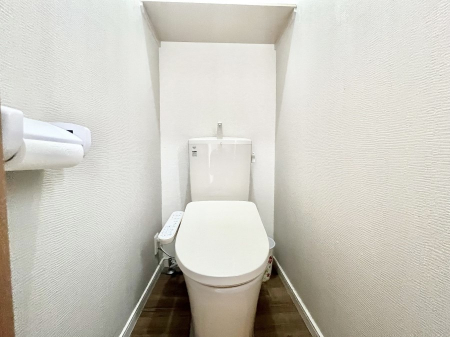 �g�C���@�����`Toilet�`�@�Y��E�X�b�L���E���K�ȃE�H�V�����b�g�t�g�C���ł��낰���Ԃł��B1�A2�K���Ƀg�C���X�y�[�X�I�̌������薾�邭�A���K��ԂƂȂ��Ă���܂��������g���ꏊ�����炱���̔z���ł��I