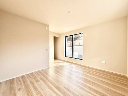 ���̑����ρ@�����`Bed Room�`�@�؂̉����肪�₳�����t���[�����O�͈��炬�������炷�v���C�x�[�g��ԁB����߂̃t���[�����O�ł��̂ŁA�ǎ��Ƃ��}�b�`���A���������X�ɍL�������Ă������ʂ��B