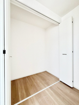 ���[�@�������Q�������`Closet�`�@�ǖʃN���[�[�b�g������΃^���X��u���K�v���Ȃ��A�o������̂Ȃ��X�b�L����Ԃ��ێ��ł��܂��B����ꂽ�X�y�[�X��L���Ɋ��p�ł������B�ߗނ��̕i�Ȃǂ����Ղ���[�o���܂��ˁ�