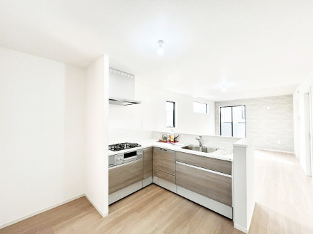 �L�b�`���@�������Q�������`Kitchen�`�@�������Z���A�葁����Ƃł���k�^�L�b�`���B�R�[�i�[�ɃX�p�C�X�ނ�u���ăX�b�L���Ɓ�L�X�Ƃ�����ƃX�y�[�X�ŃX�g���X�Ȃ������������y���݂��������܂���