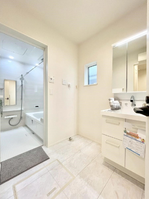 ���̑��@�����`Dressing Room�`�@�Â��Ȃ肪���Ȑ��ʏ�����������ƍ̌��Ɗ��C���\�Ȃ̂ŋC�����悭���g�������܂��B�O�ʋ��^�C�v�̐��ʑ�͋������[�ŎU�炩�肪���Ȑ��ʏ����X�b�L����