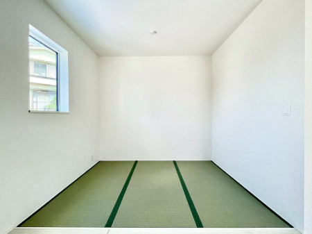 ���̑����ρ@�����`Japanese Room�`�@LDK�אڂ̃^�^�~�R�[�i�[�́A�A�C���������Ȃǉ��l�̉Ǝ��X�y�[�X�Ƃ��āA�܂������Ȃ��q�l�̂��邲�ƒ�ł͂����Q�₨�ނւ��̏�Ƃ��Ă����p���������܂��B