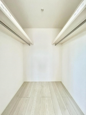 ���̑��@�����`Walk-in Closet�`�@�K�v�Ȃ��̂�R�[�f�B�l�[�g���ꗗ���Ċm�F�ł��A�g�x�x�⏀�����Z���ԂōςރE�H�[�N�C���N���[�[�b�g��ݒu���܂����B�Ƃ̒�����������Ƃ�����֗��Ȏ��[�X�y�[�X�ł��B