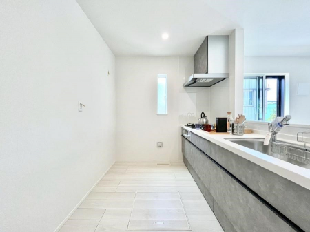 �L�b�`���@�����`Kitchen�`�@���R�������鑋�̂���L�b�`���������g���ꏊ�����炱���A�g��������l�����܂����B�������Ƃ����L�b�`���R�[�i�[�͎����L���Ȏd�オ��ƂȂ��Ă���܂��B