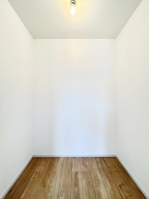 ���̑��@�����`Walk-in Closet�`�@�K�v�Ȃ��̂�R�[�f�B�l�[�g���ꗗ���Ċm�F�ł��A�g�x�x�⏀�����Z���ԂōςރE�H�[�N�C���N���[�[�b�g��ݒu���܂����B�Ƃ̒�����������Ƃ�����֗��Ȏ��[�X�y�[�X�ł��B