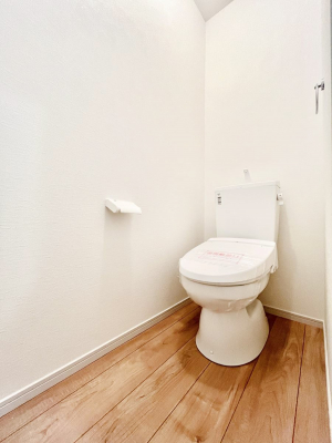 �g�C���@�����`Toilet�`�@�Y��E�X�b�L���E���K�ȃE�H�V�����b�g�t�g�C���ł��낰���Ԃł��B�g�C���͖����g�킴��𓾂Ȃ����́B����������ۂ������ł��ˁB�g�C����2��������̂Œ��̍��G���ɕ֗��ł��I