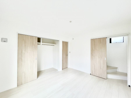 �Q���@�����`Bed Room�`�@�؂̉����肪�₳�����t���[�����O�͈��炬�������炷�v���C�x�[�g��ԁB����߂̃t���[�����O�ł��̂ŁA�ǎ��Ƃ��}�b�`���A���������X�ɍL�������Ă������ʂ��B