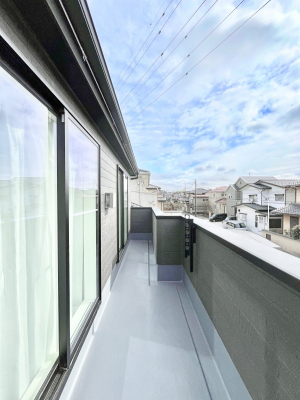 �o���R�j�[�@�����`Balcony�`�@������̃o���R�j�[�̑O�ɂ͉_�ȊO�ɑ��z���Ղ���̂�����܂���B�����󕨂������₷���A����薾�邭�C�����̂������������Ă��܂��B�Ƒ��S�����̐��󕨂���C�Ɋ����܂��B