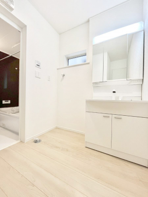 ���̑��@������3�������`Dressing Room�`�@�X�^�C���b�V���ȃp�E�_�[���[���B��Ƃ�̐��ʃX�y�[�X�Œ��̐g�x�x���X���[�Y�ɁB�Â��Ȃ肪���Ȑ��ʏ�����������ƍ̌��Ɗ��C���\�Ȃ̂ŋC�����悭���g�������܂��B