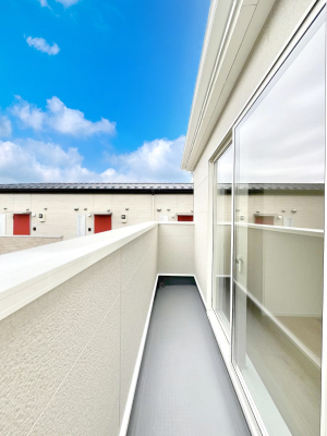 �o���R�j�[�@������3�������`Balcony�`�o���R�j�[�͉������z���������݁A���z�c����󕨂��C�����悭�������Ƃ��ł��܂��B  �g���₷���J���I�ȃo���R�j�[�ł����z�����������Ղ�~�蒍���A�o���R�j�[�t���Z�܂��B  