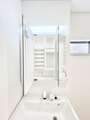 ���̑����ρ@�O�ʋ��̗��ɁA���ϕi��q���p�i�Ȃǂ����[�\�B���ʑ����������ƕۂ��܂��I