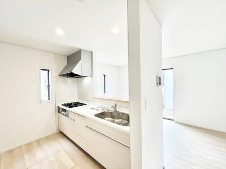 �L�b�`���@�����`Kitchen�`�@���R�������鑋�̂���L�b�`���������g���ꏊ�����炱���A�g��������l�����܂����B�������Ƃ����L�b�`���R�[�i�[�͎����L���Ȏd�オ��ƂȂ��Ă���܂��B