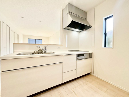 �L�b�`���@�u�₩�ȕ����ʂ蔲����L�b�`���B��������̂Ŗ��邭���C�ɂ��𗧂��܂��B