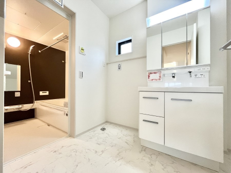 ���̑��@������1�������`Dressing Room�`�@�Â��Ȃ肪���Ȑ��ʏ�����������ƍ̌��Ɗ��C���\�Ȃ̂ŋC�����悭���g�������܂��B�O�ʋ��^�C�v�̐��ʑ�͋������[�ŎU�炩�肪���Ȑ��ʏ����X�b�L����